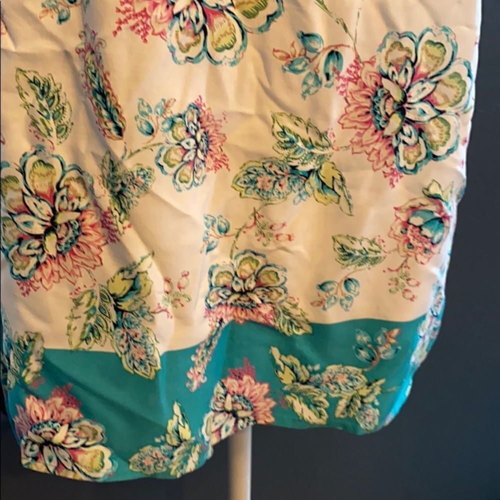 2/$15‎ J Jill tank top silky floral white and blue - Picture 4 of 6
